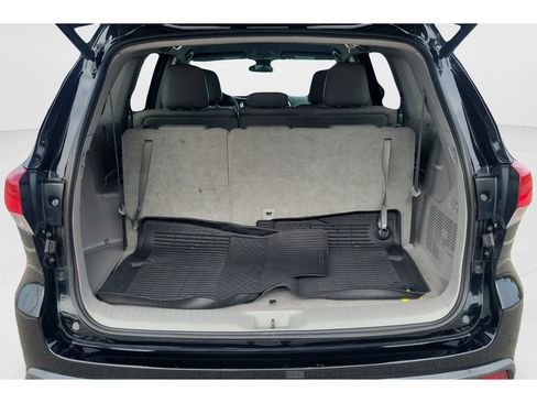 Used 2017 Toyota Highlander Plus FWD image 9