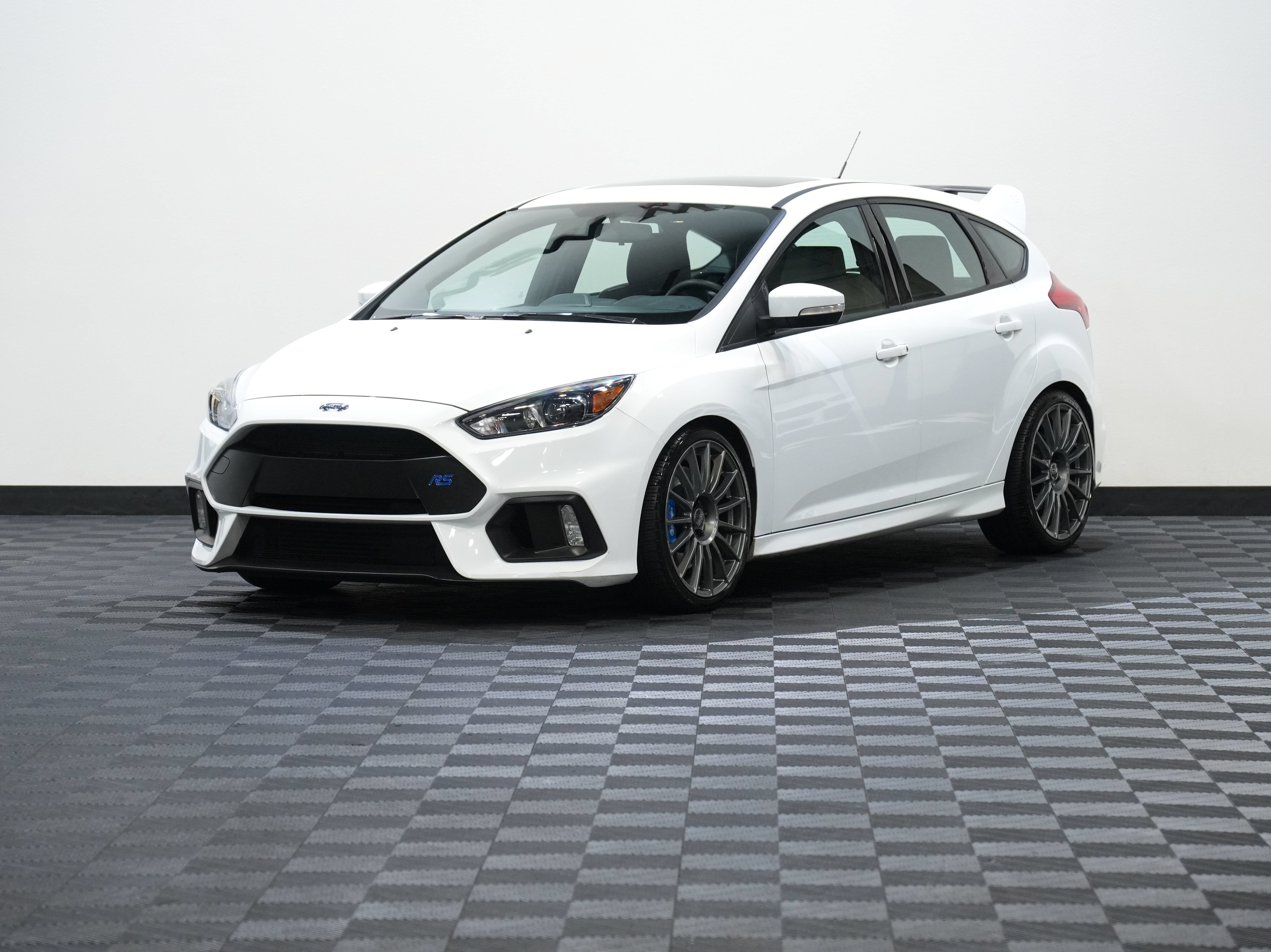Used 2017 Ford Focus RS AWD/4WD image 3