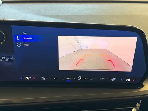 Used 2025 Chevrolet Traverse LT image 51