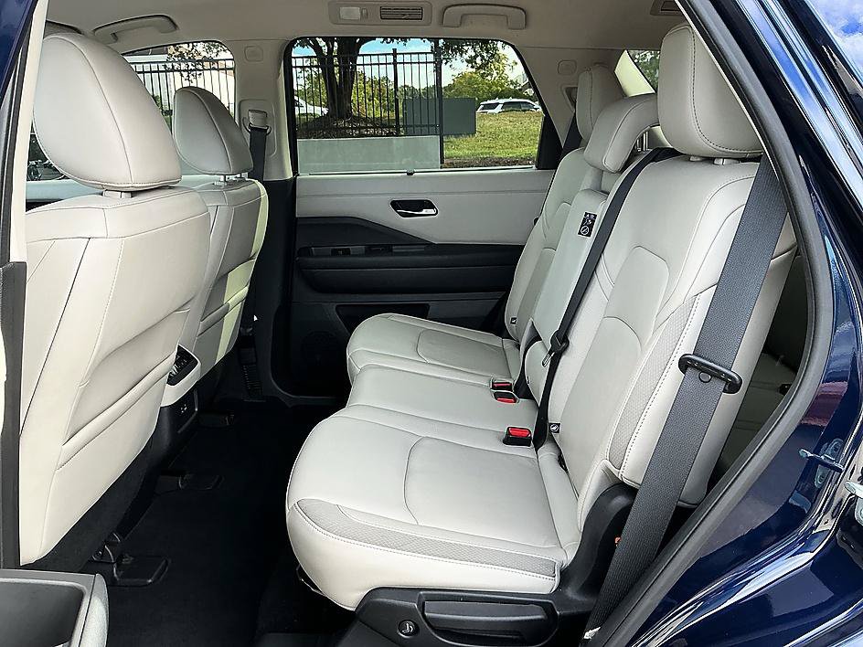 Certified 2022 Nissan Pathfinder SL FWD image 25