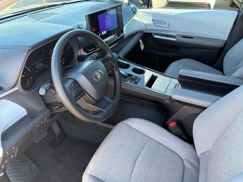 New 2026 Toyota Sienna LE image 21
