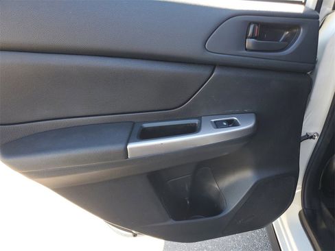 Used 2015 Subaru Crosstrek 2.0i image 9