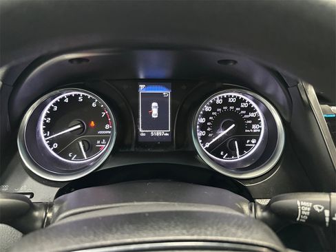 Used 2020 Toyota Camry LE image 26