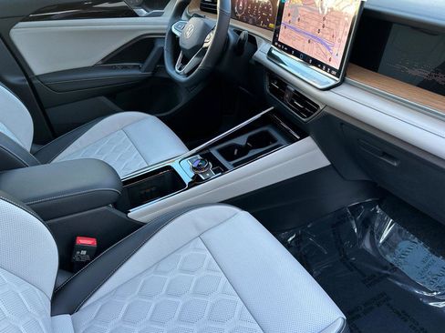 New 2026 Volkswagen Tiguan SEL R-Line image 15