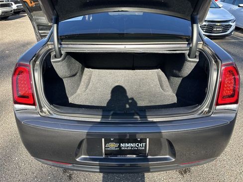 Used 2021 Chrysler 300 Touring w/ Sport Appearance Package RWD image 23