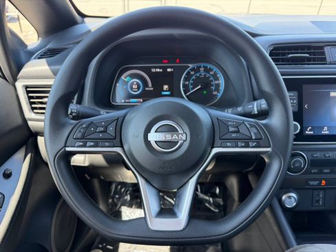 Used 2025 Nissan Leaf S FWD image 11