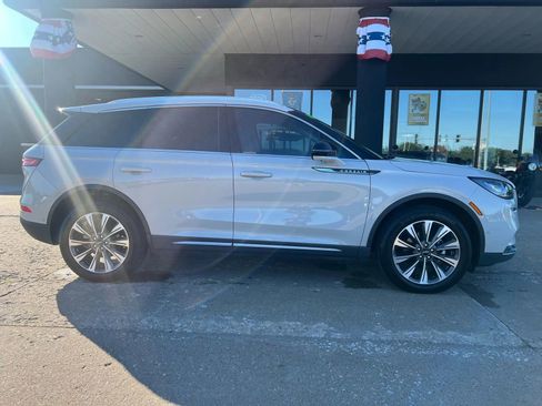 Used 2021 Lincoln Corsair Reserve w/ Equipment Group 201A image 10