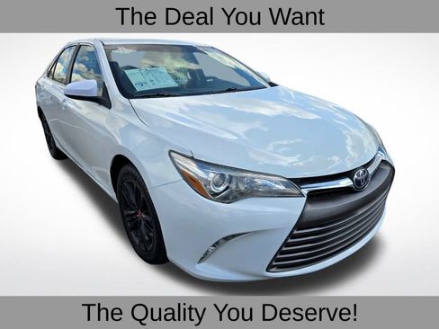Used 2017 Toyota Camry SE image 1