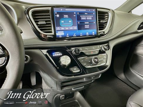 New 2026 Chrysler Pacifica Select w/ S Appearance Package image 30