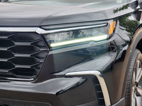 Used 2025 Honda Pilot Elite image 6