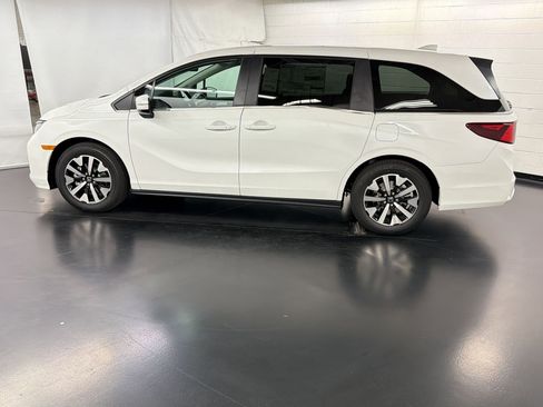 New 2026 Honda Odyssey EX-L image 2