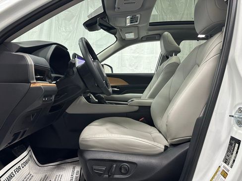 Used 2025 Toyota Grand Highlander Limited image 15