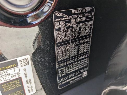 New 2025 Jaguar F-PACE R-Dynamic S image 17