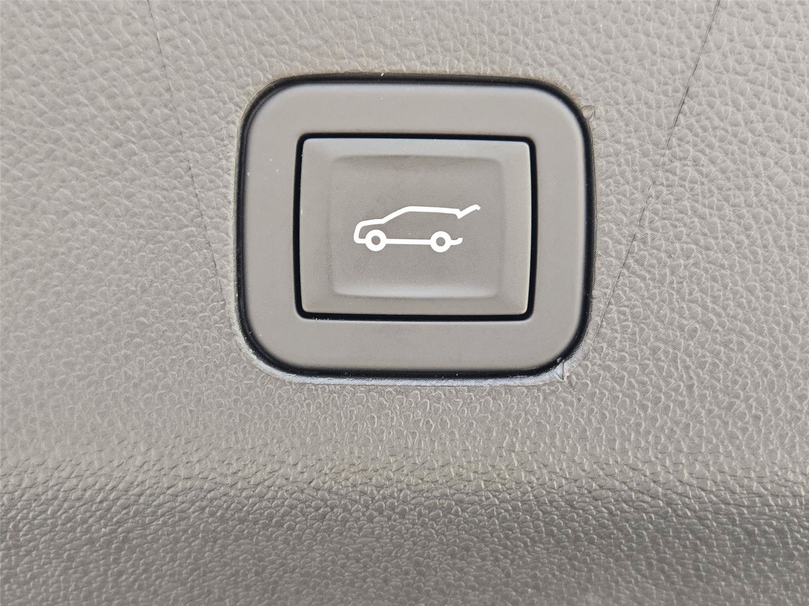 Certified 2026 Cadillac Escalade Platinum Sport w/ LPO, Floor Liner Package AWD/4WD image 32