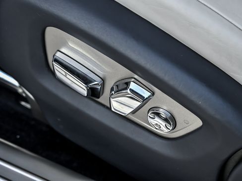 Used 2020 Rolls-Royce Dawn RWD image 33