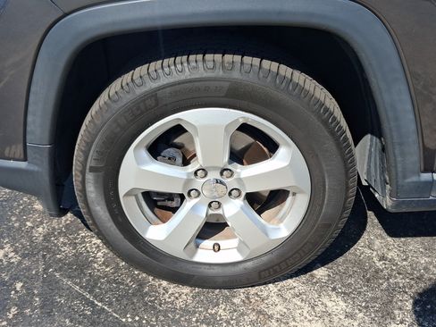 Used 2018 Jeep Compass Latitude w/ Popular Equipment Group FWD image 8