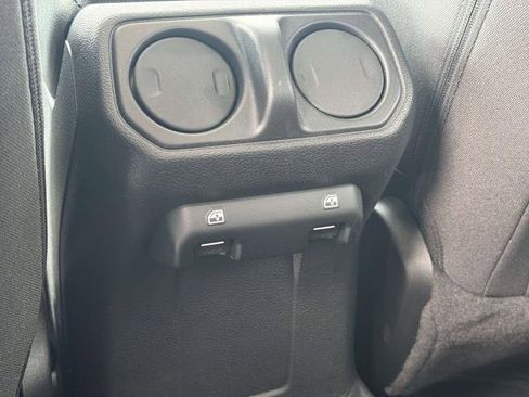 Used 2023 Jeep Gladiator Sport image 13