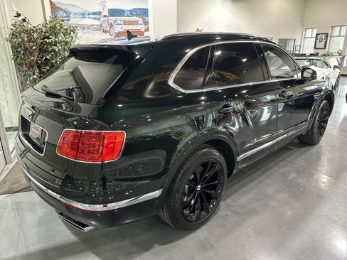 Used 2017 Bentley Bentayga AWD/4WD image 2