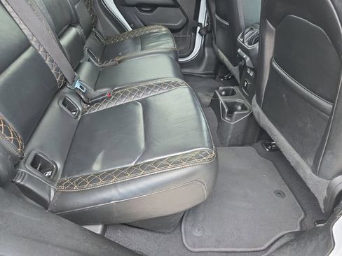 Used 2022 Jeep Gladiator Overland AWD/4WD image 11