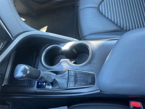 Used 2023 Toyota Camry SE image 11