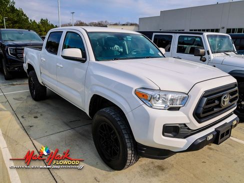 Used 2022 Toyota Tacoma SR image 2