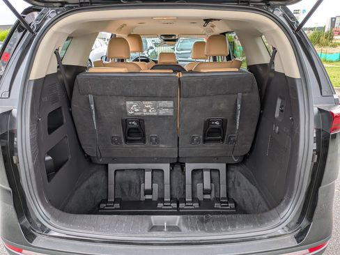 Used 2024 Kia Carnival LX FWD image 31