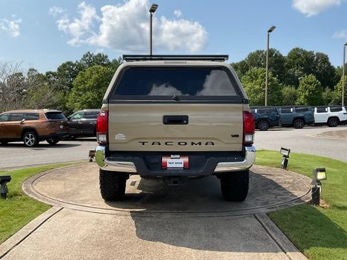 Used 2019 Toyota Tacoma TRD Off-Road AWD/4WD image 6