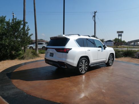 Certified 2025 Lexus LX 600 4WD w/ Luxury Package image 2