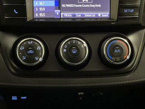 Used 2018 Toyota RAV4 LE image 20