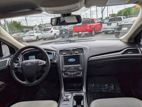 Used 2019 Ford Fusion SE w/ Equipment Group 151A FWD image 14