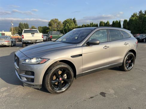 Used 2020 Jaguar F-PACE Prestige image 2