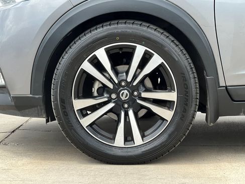 Used 2018 Nissan Kicks SR w/ Exterior Package FWD image 27