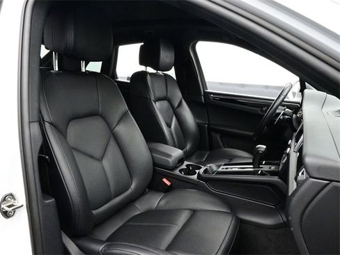 Used 2024 Porsche Macan w/ Premium Plus Package image 18