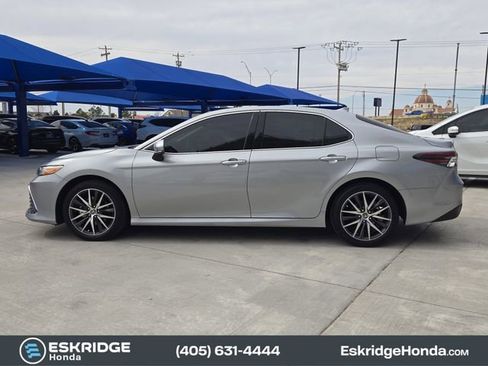 Used 2024 Toyota Camry XLE w/ Cold Weather Package image 4