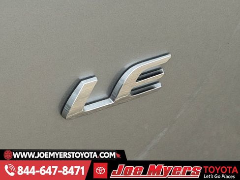 Used 2025 Toyota Corolla Cross LE image 11