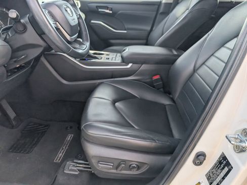 Used 2022 Toyota Highlander XLE image 14