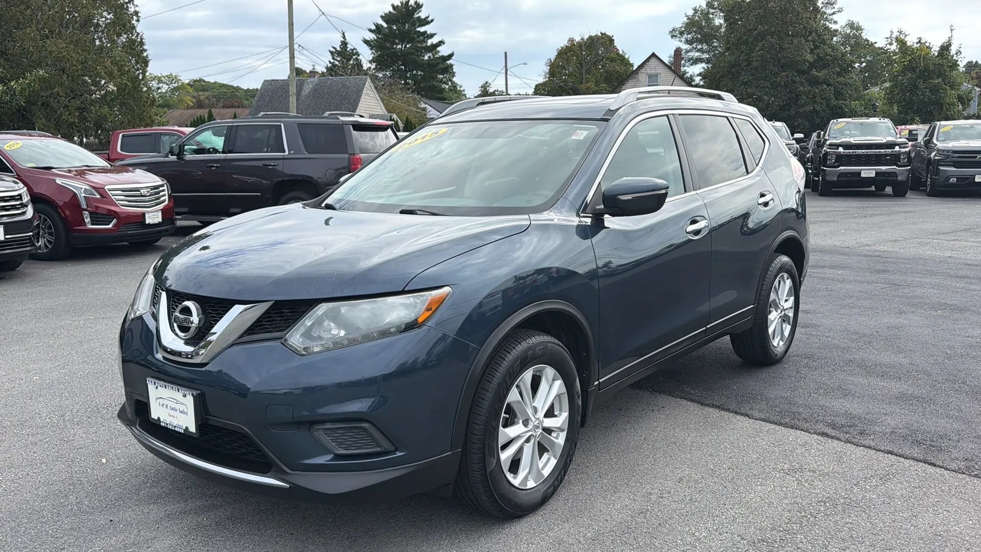 Used 2015 Nissan Rogue SV w/ SV Moonroof Package AWD/4WD image 3