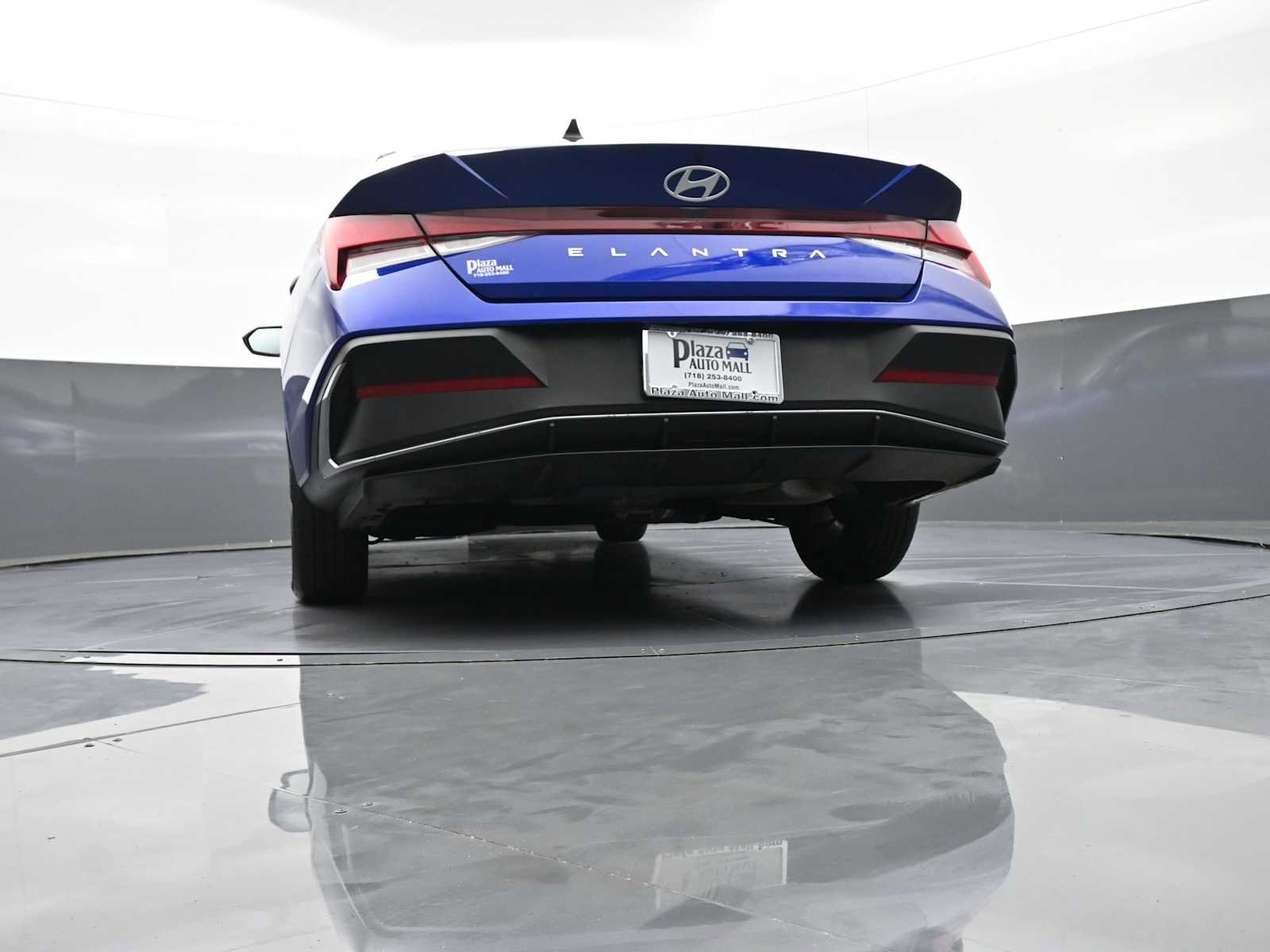 Certified 2025 Hyundai Elantra SE w/ Cargo Package FWD image 29