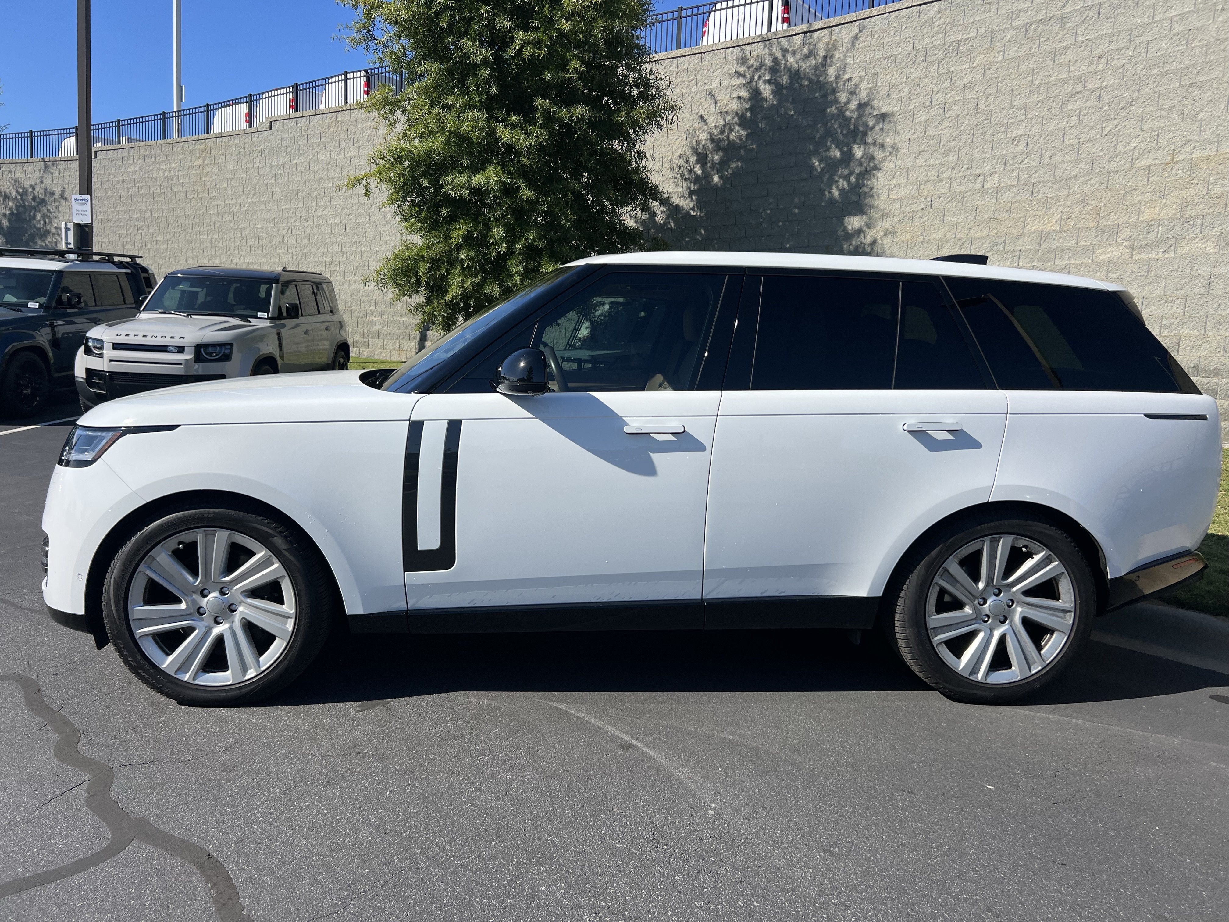 Used 2023 Land Rover Range Rover SE AWD/4WD image 4