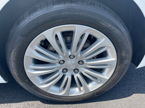 Used 2018 Buick LaCrosse Essence image 11