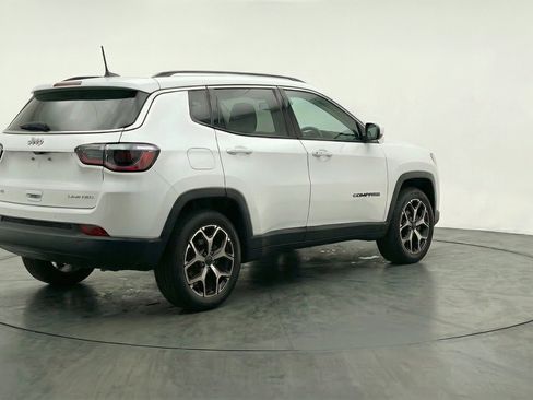 Used 2025 Jeep Compass Limited AWD/4WD image 9