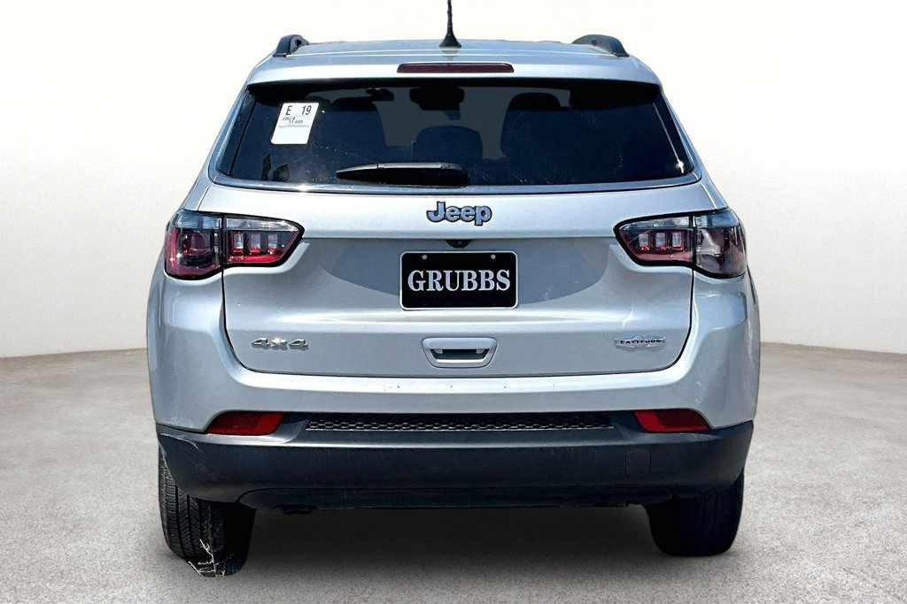 Used 2024 Jeep Compass Latitude AWD/4WD image 5