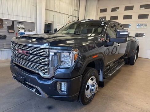 Used 2022 GMC Sierra 3500 Denali AWD/4WD image 2