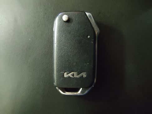 Used 2023 Kia Sorento LX FWD image 32