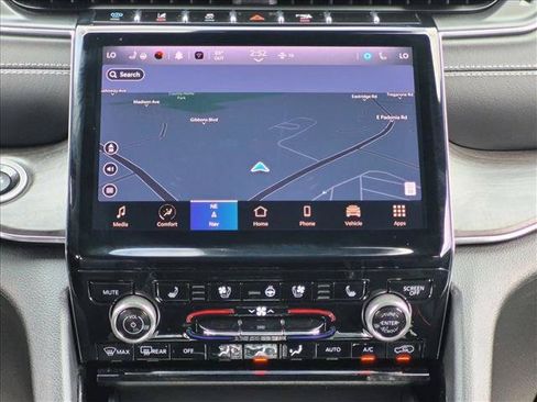 Used 2023 Jeep Grand Cherokee Overland AWD/4WD image 13