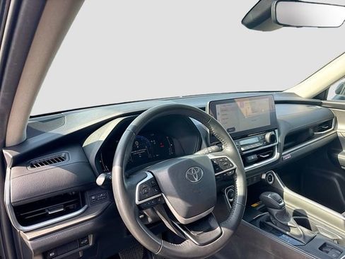 Used 2024 Toyota Grand Highlander AWD image 9