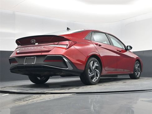 Certified 2025 Hyundai Elantra Sport image 20
