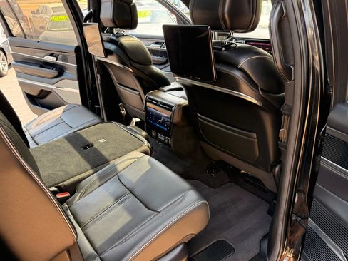 Used 2022 Jeep Grand Wagoneer Series II AWD/4WD image 17