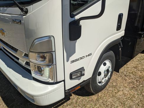 New 2025 Chevrolet Low Cab Forward image 10
