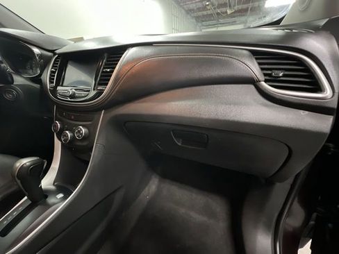 Used 2022 Chevrolet Trax LT AWD/4WD image 25